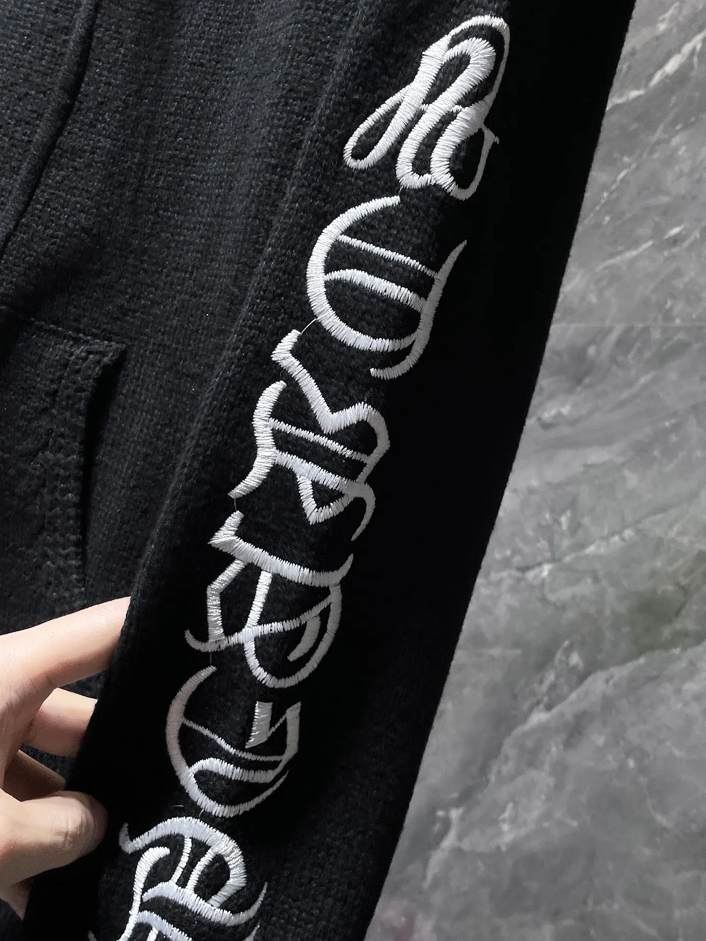 P256 Chrome Hearts🍁Sweater Series🍁 Sanskrit letter embroidered hoodie sweater Selected high-quality wool blended knitted fabric Non-common version on the market Recommended color: black